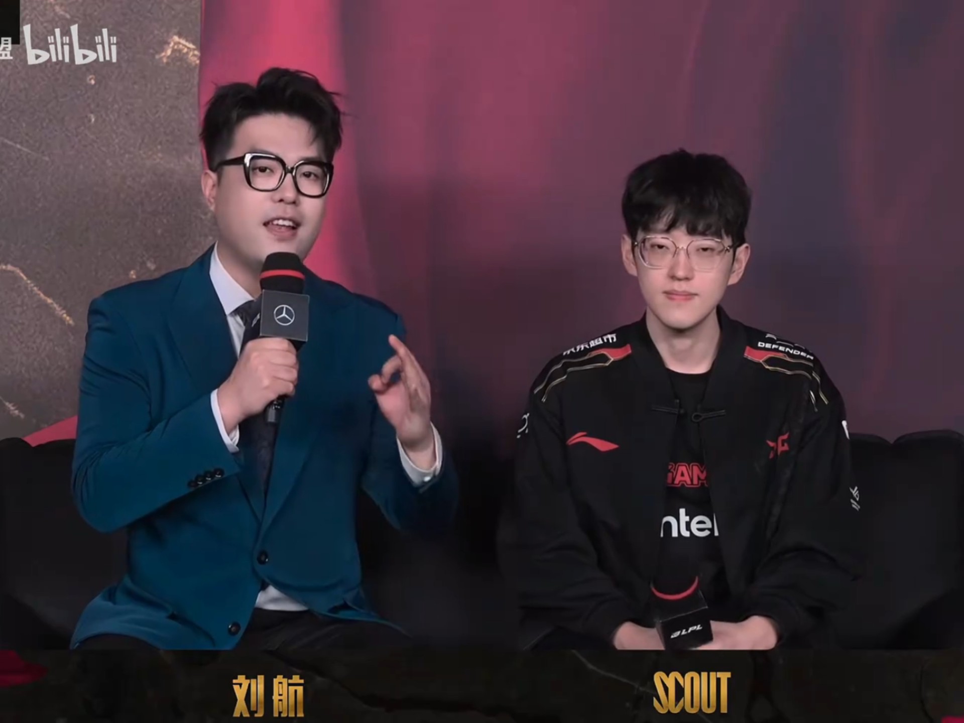 九游体育-Scout重返赛场，险胜首场状态出色，老鹰观众沸腾！观众掌声雷动(scout team)