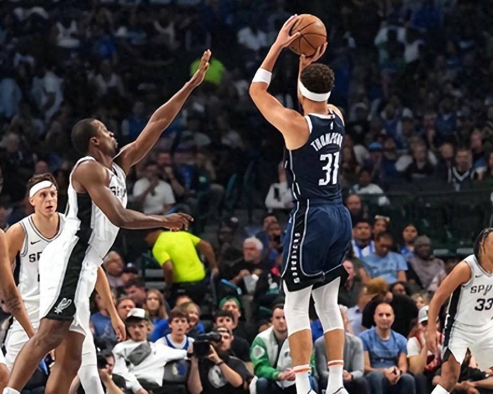 九游娱乐-关于克里夫兰骑士训练开放日，清晨队长鼓劲引欢呼，NBA季后赛在即，控场能力受关注的信息